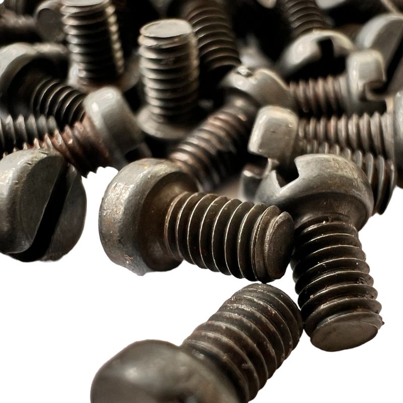 Гвинт кріплення лапки на промисловий оверлок Siruba 747, SK230, пак - 100шт, СН